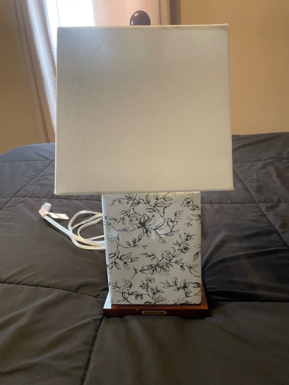 Ralph Lauren Beautiful Green White Pettite Table Desk Lamp with Shade Exc Cond.